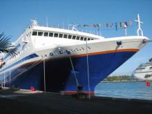 520 universitarios dan la vuelta al mundo en el buque Explorer El MV Explorer atracado en puerto